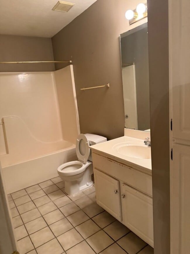 Photo - 2558 Arlington St