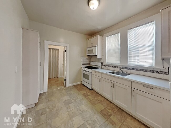 Photo - 231 Athol Ave
