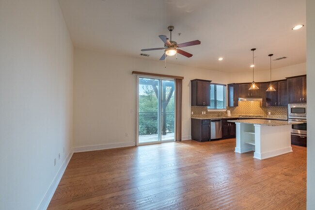 Beautiful 2 Bedroom, 2.5 Bath Townhome in ... - Beautiful 2 Bedroom, 2.5 Bath Townhome in ...