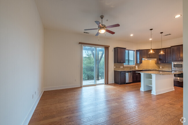 Building Photo - Beautiful 2 Bedroom, 2.5 Bath Townhome in ...