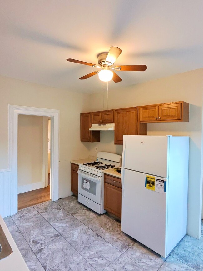 Building Photo - 142 Hillside Ave Unit #2