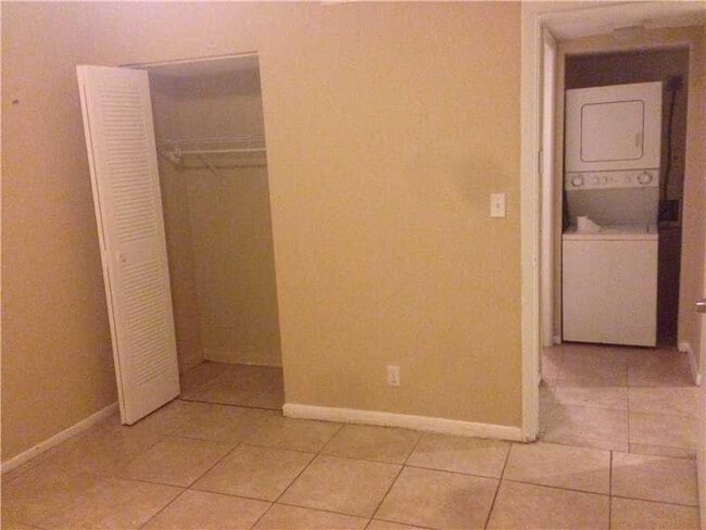 Photo - 3021 Riverside Dr Unit 122