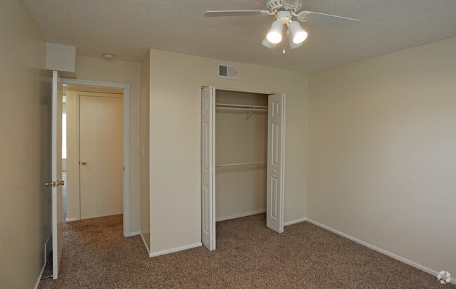 2BR, 1.5BA - 974 SF