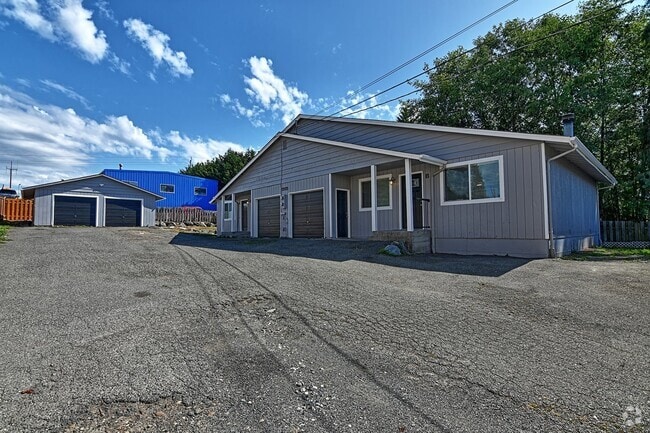 Building Photo - 15115 40th Ave W Unit B- 2 Bedroom Rental