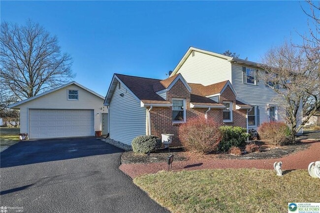 Photo - 2811 Kingsview Ave