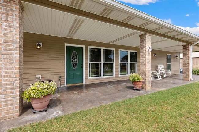 Photo - 421 Sweetbough St