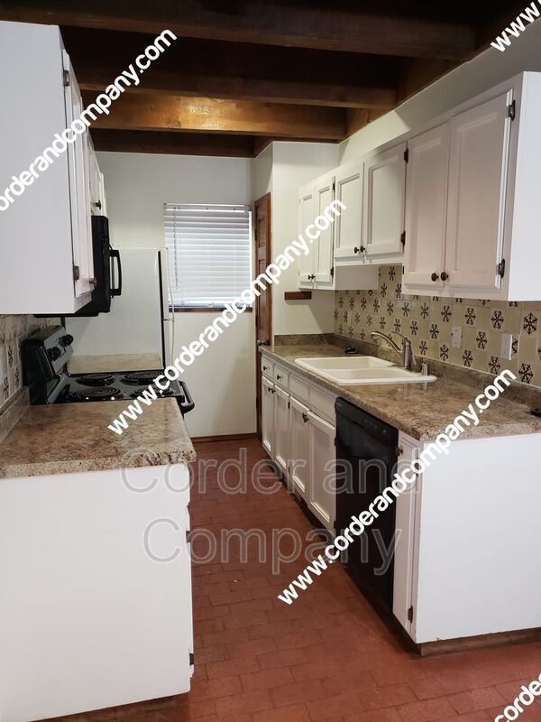 Photo - 821 Live Oak Rd NE