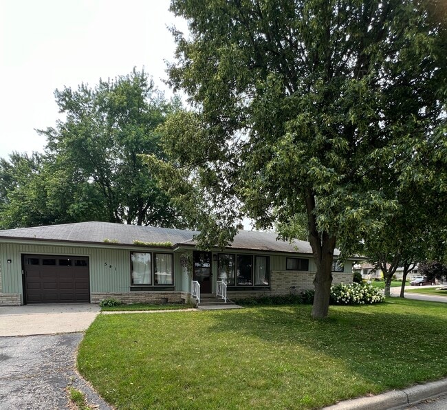 Building Photo - 541 N 109th St Rental
