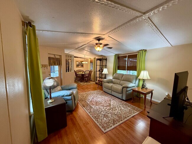 827 Squirrel Rd