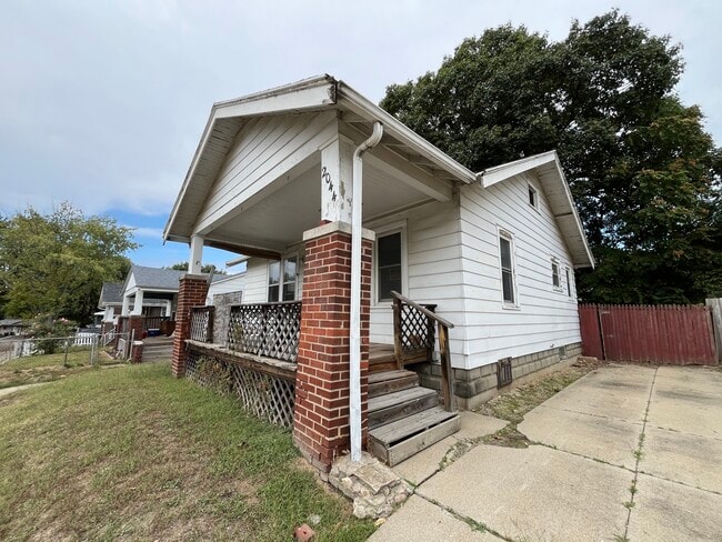 Photo - 2044 E Lincoln Ave