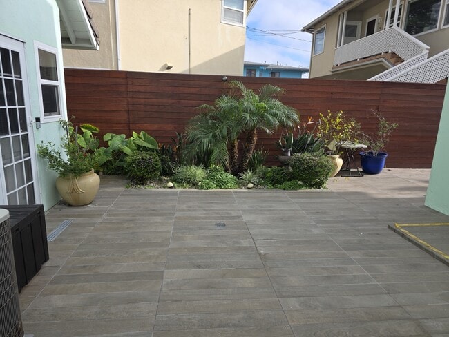 Photo - 3005 Kelton Ave