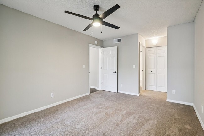 Lakeside Glen Apartments