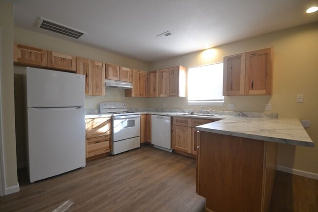 Photo - 3 Bed 1.5 Bath Duplex