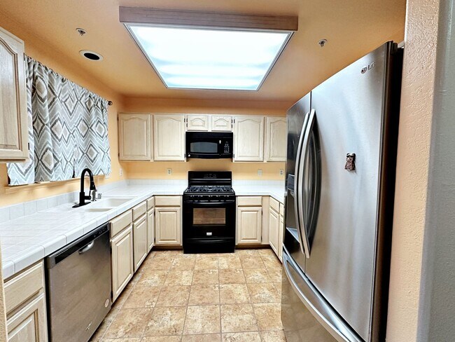 Photo - 1 MONTH FREE!!! 2 BEDROOM SINGLE STORY TOWNHOME 55+ COMMUNITY