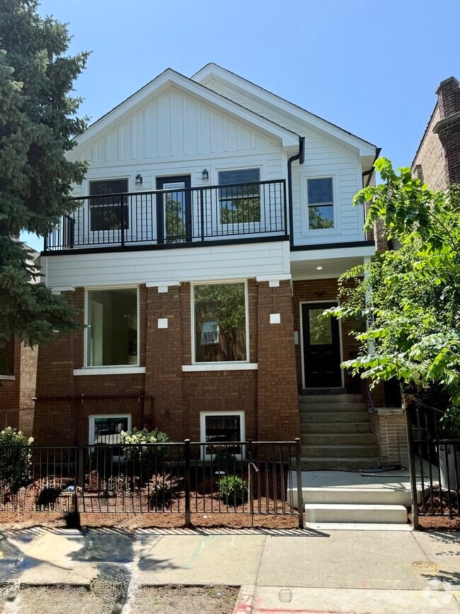 Building Photo - 3025 W Ainslie St Rental