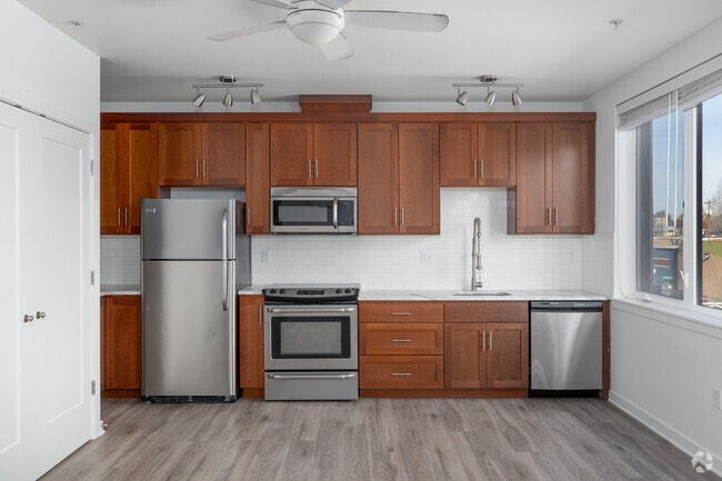 2BR, 2BA - 850SF