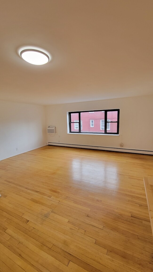 Building Photo - 204 Woodcliff Ave Unit A3