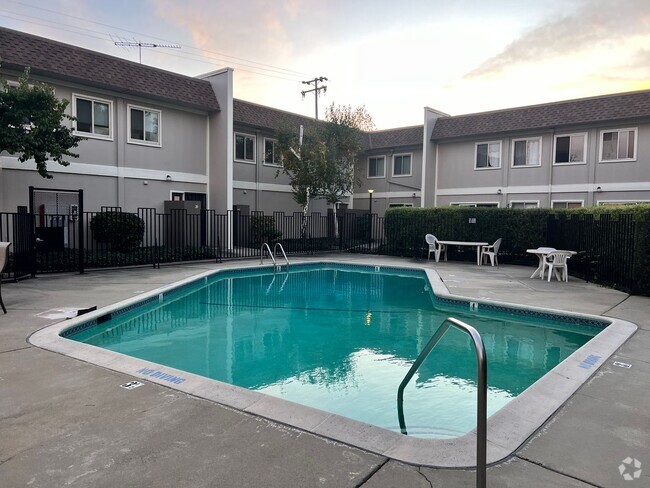 Building Photo - SUNNYVALE- 2 Bedroom 1.5 Bath Condominium ... Unit 6