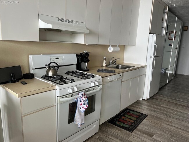 Photo - 830 Shore Rd Unit 5J