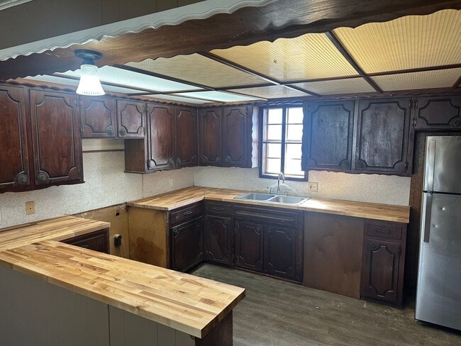 Photo - 4 Bed 2 Bath Available!