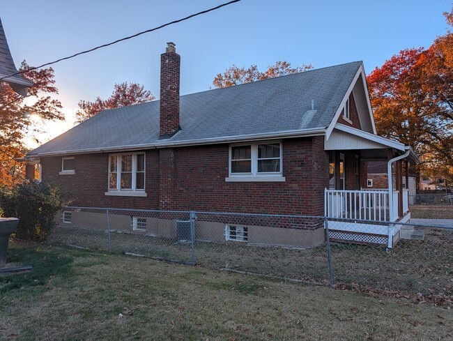 Vista lateral - 6311 Garesche Ave