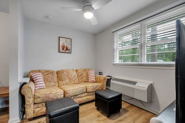 Photo - Old Town Furnished Studio Unit