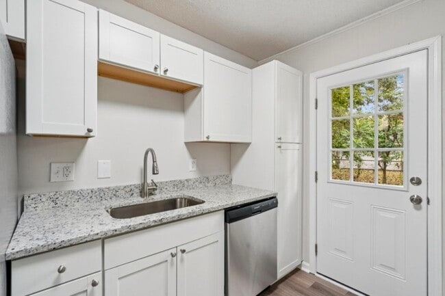 Photo - 103 Peake Ln