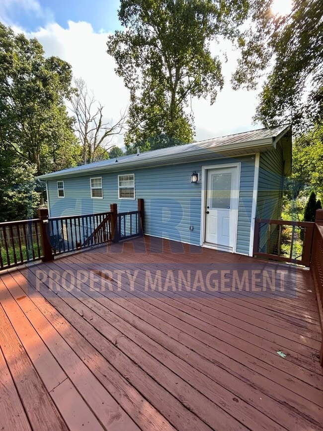 Photo - 327 Homestead St NE
