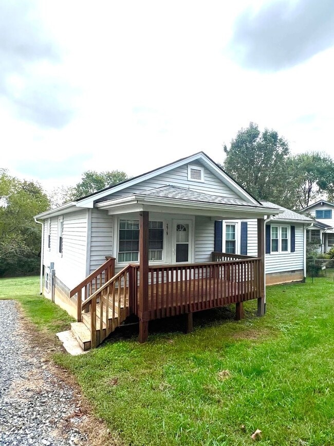 Photo - 2 bedroom 1 bath Bungalow in North West As...