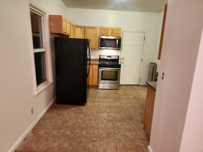 Photo - 68 Llewellyn Ave