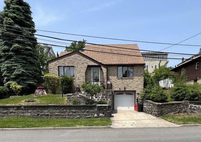 Photo - 395 Adolphus Ave