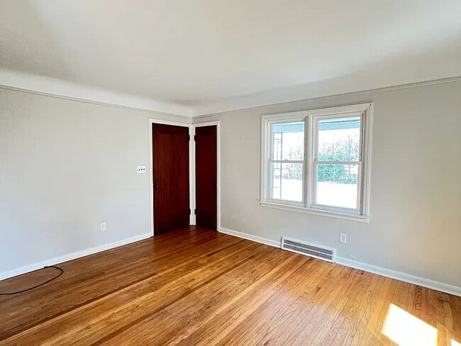 Photo - Walking Distance from Downtown!!!