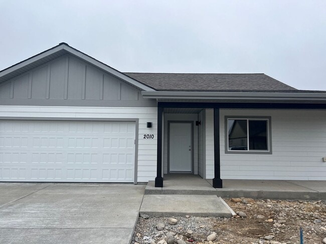 Building Photo - Brand New 3 Bed 2.5 Bath with double attached garage in Belgrade