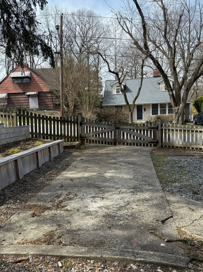 Photo - 407 Calvin Ln