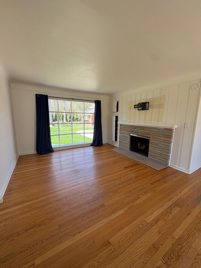 Photo - Charming 3-Bedroom Home with Spacious Backyard – Prime Location