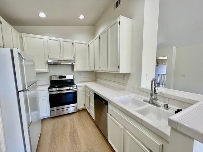 10 Chaumont Cir
