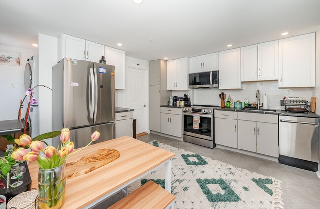 Building Photo - 361 Miller Ave Unit 3