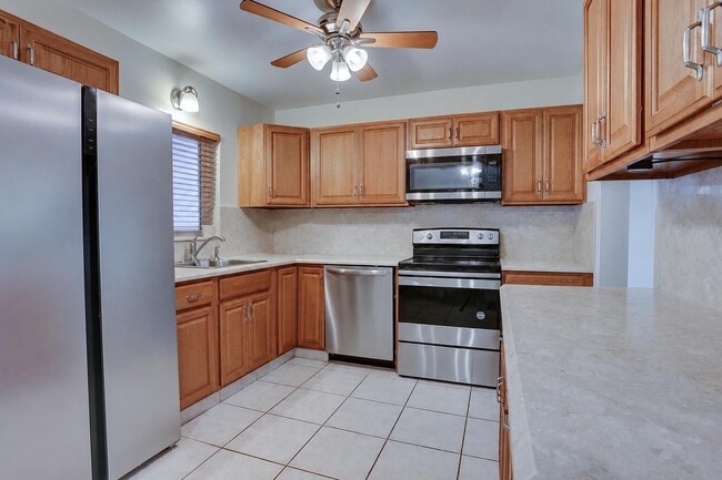 Photo - 970 SW 3rd Ave