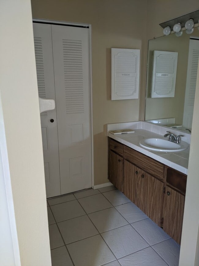 Photo - Oakwood Villas - Two Bedroom Two Bath Townhouse