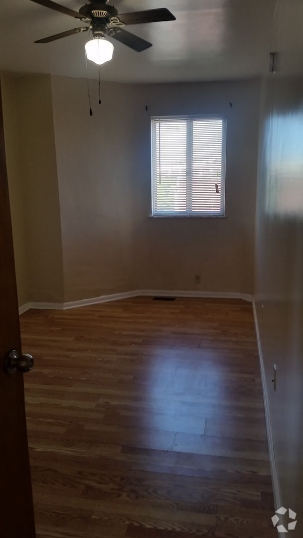 Building Photo - 6 Welsford St Unit 2 Rental