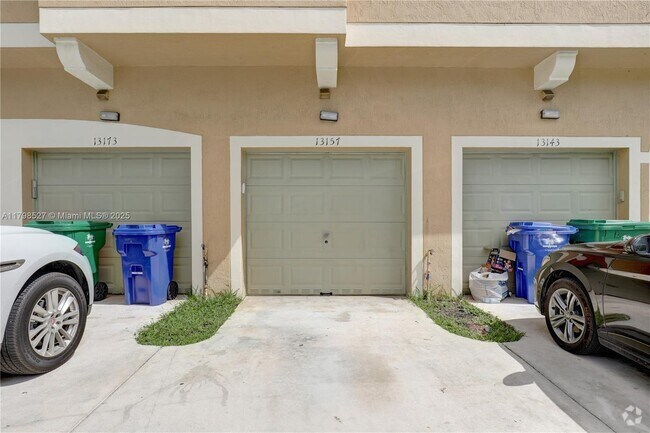 Building Photo - 13157 SW 44th St Rental