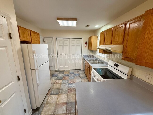 Photo - 327 St Thomas Dr