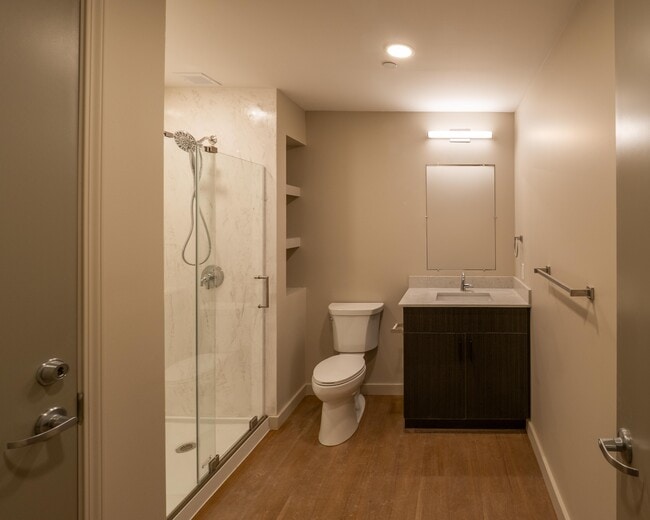 Ferrara Flats bathroom