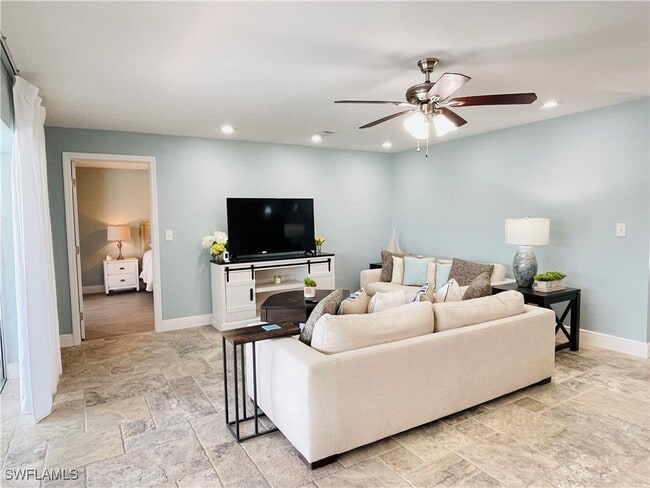 Building Photo - 5403 SW 3rd Ave