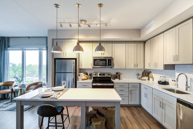 Vista Fairfax Corner apartments — community photo