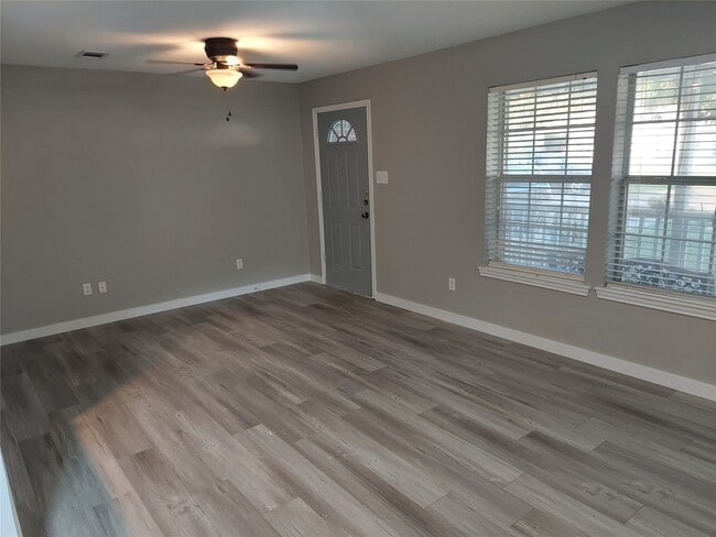 Photo - 933 Valentine Ave