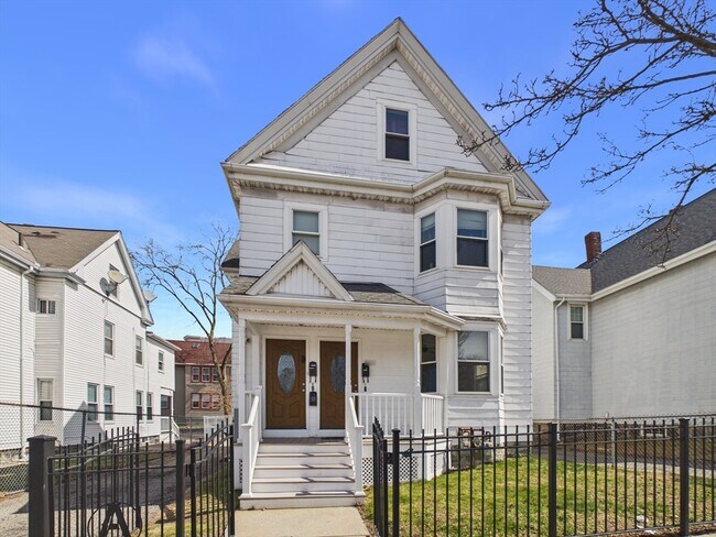 Building Photo - 1040 Hyde Park Ave Unit 1