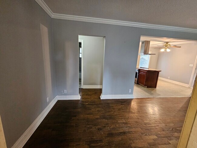 Photo - 7816 Taulbut St