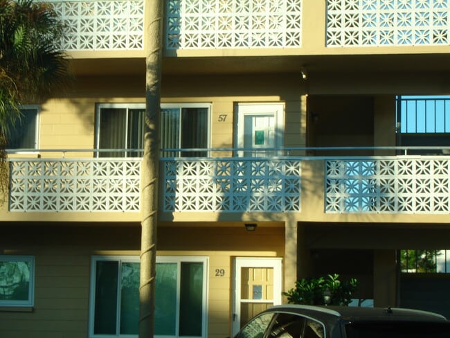 Building Photo - 2467 Finlandia Ln Unit 57