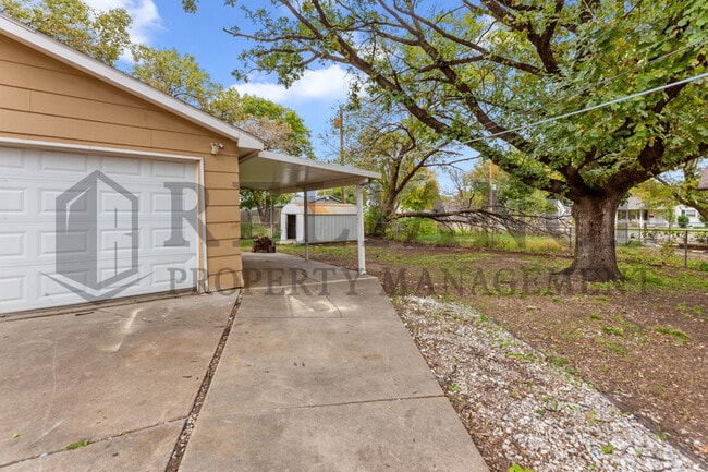 Photo - 2210 W Dallas St